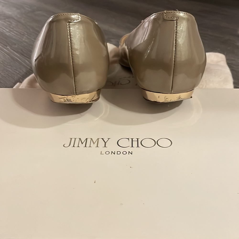 Jimmy Choo Beck Peep Toe Flat Khaki Metallic Patent Leather Gold Enamel Heel - Picture 9 of 16